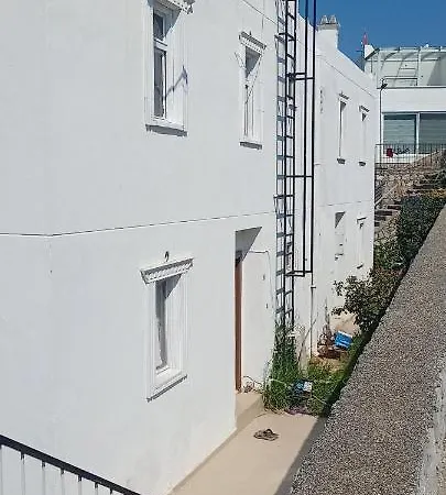 Eska 121 Airport Apartment